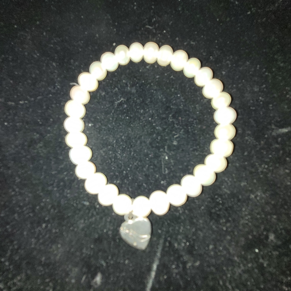Mother of Pearl stretchy bracelet - Picture 1 of 4